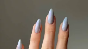 O Efeito Glazed Donut Está de Volta! Veja Como Fazer as Unhas Peroladas Queridinhas de Hailey Bieber