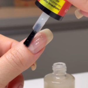 Já pensou em proteger suas unhas com a base fibra de nylon?