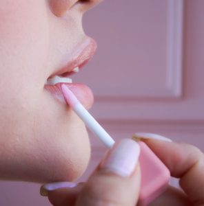 5 opções de batom que aumenta os lábios.
