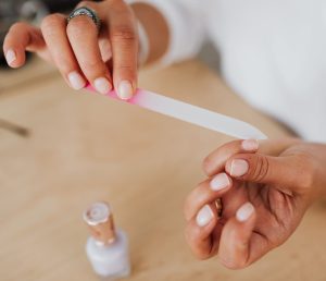Como ter unhas fortes e bonitas com fortalecedor de unhas?