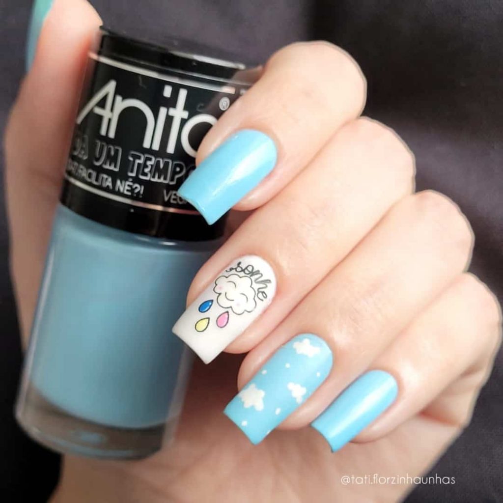 unhas azul celeste