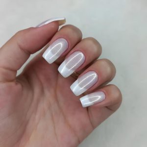 6 jeitos de usar glitter na francesinha e nunca mais fazer a unha do jeito óbvio