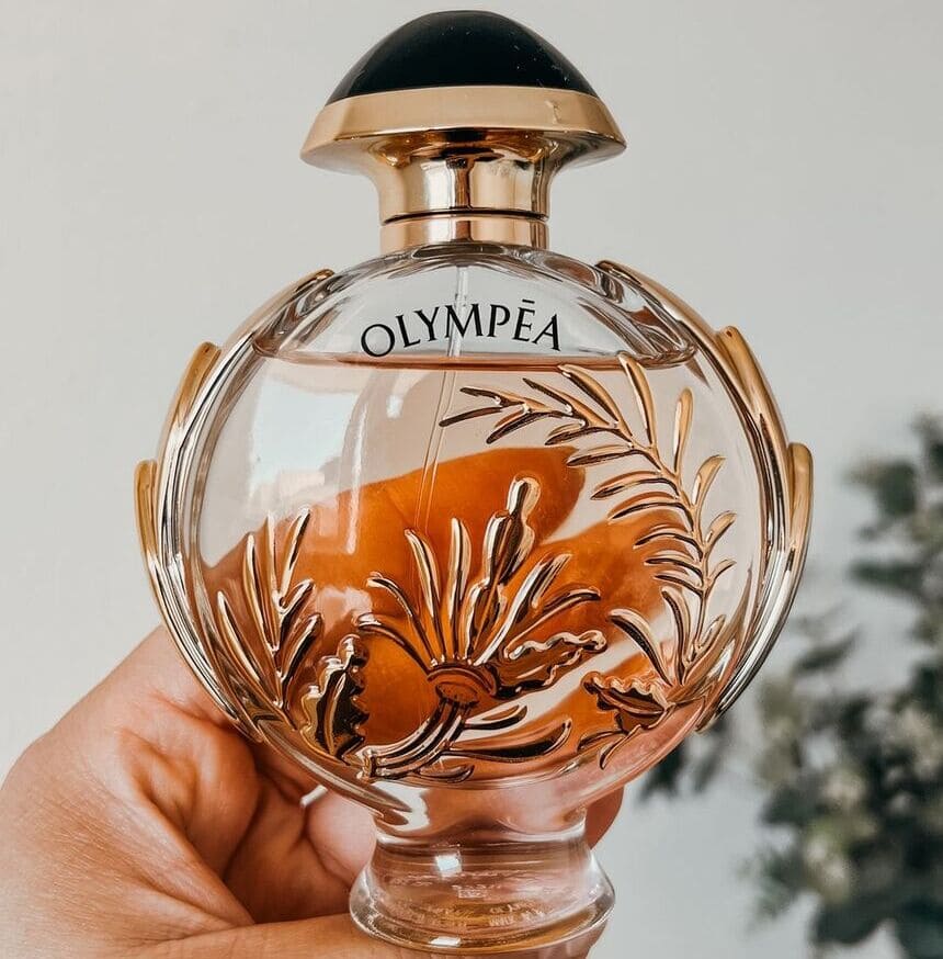 perfume que atrai homens 3 - Já imaginou se existisse um perfume que pudesse atrair os homens? Conheça 5 fragrâncias que deixarão os homens aos seus pés.