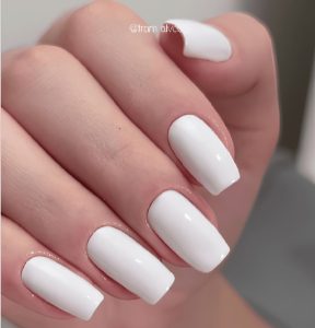 Unhas brancas impecáveis: Tutorial passo a passo para um visual clean e elegante
