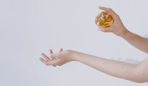 5 motivos para você apostar no layering e criar uma fragrância única todos os dias