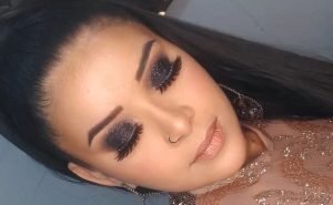 Descubra seus segredos de maquiagem glam: tutoriais para olhos, pele e lábios