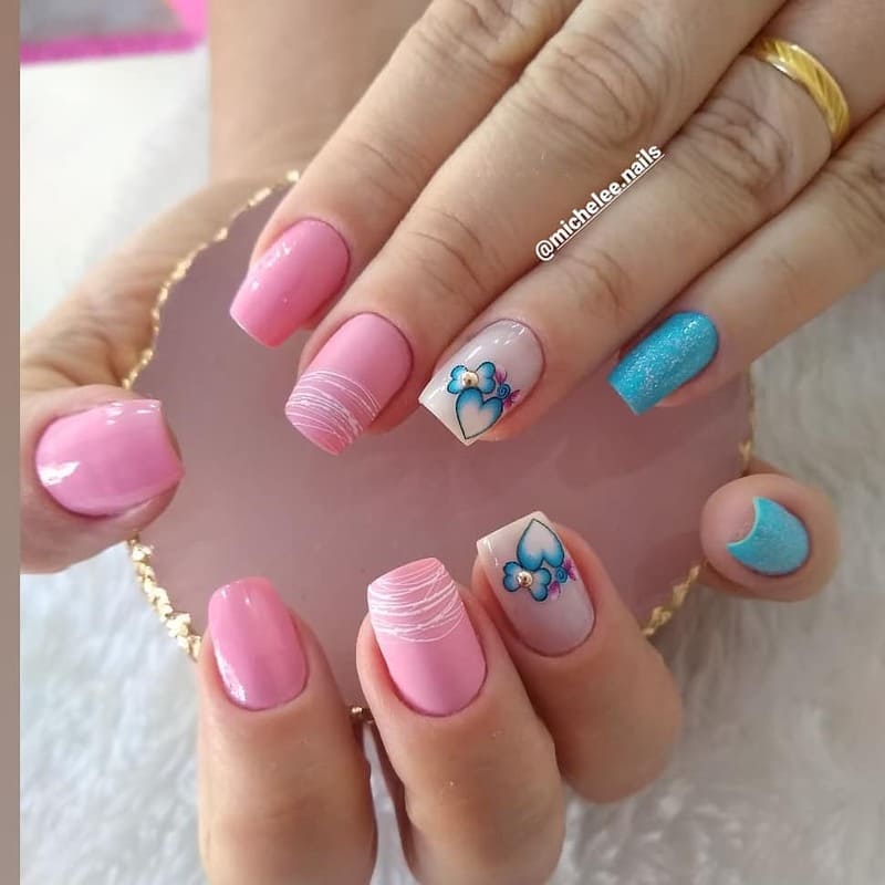 decorações de unhas rosa claro