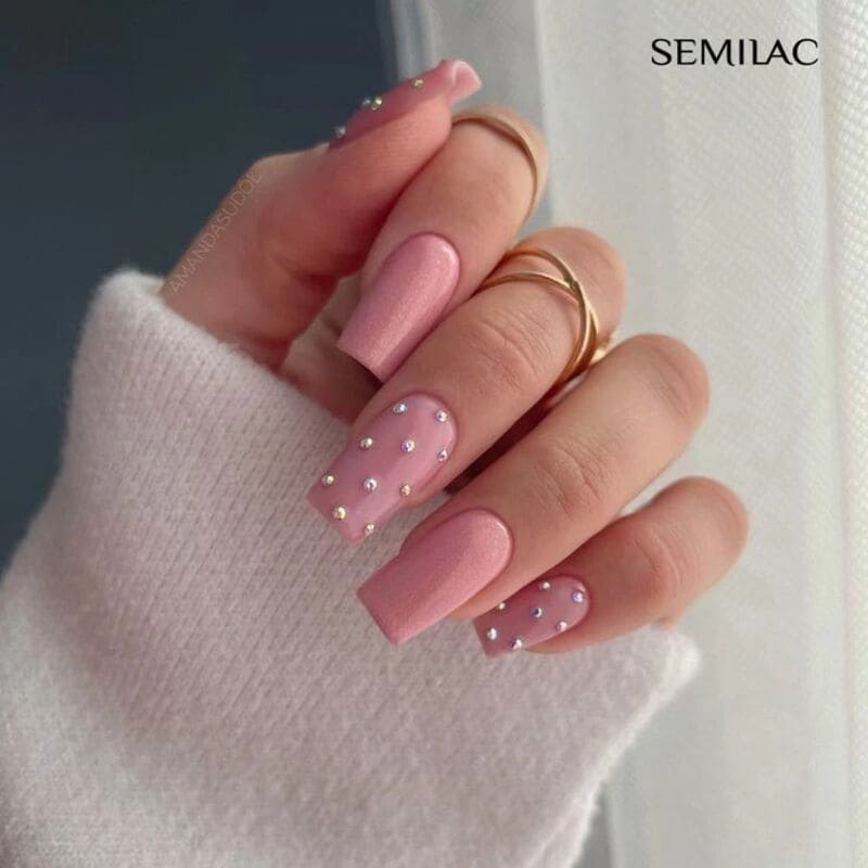 decorações de unhas rosa claro