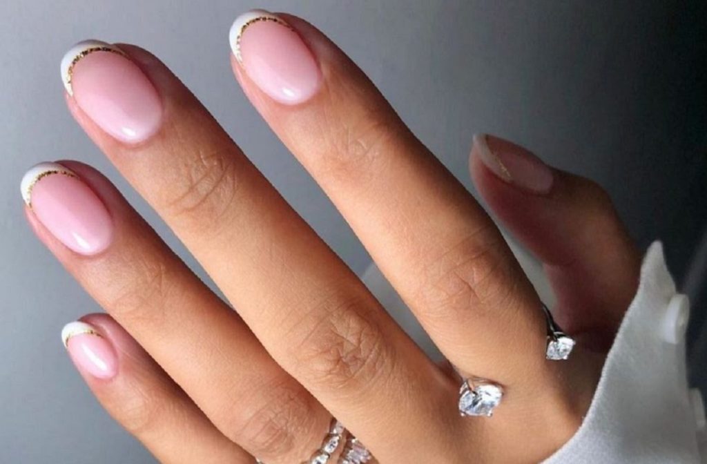 Unhas Redondas com Francesinha: Elegância e Criatividade em Cada Detalhe