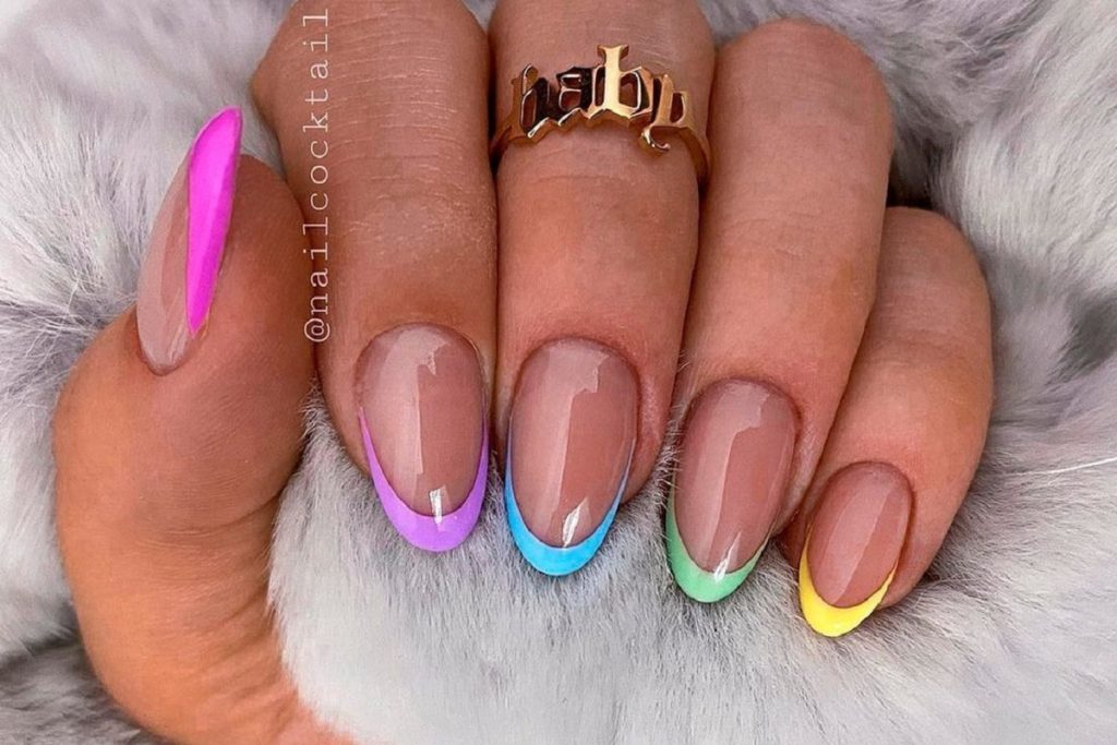 Unhas Redondas com Francesinha: Elegância e Criatividade em Cada Detalhe