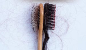 Queda de Cabelo: 6 Causas e o Que Fazer Para Parar