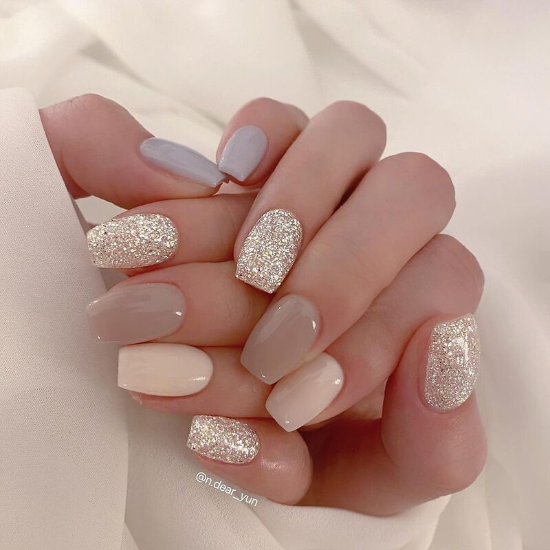 Unha de gel decorada: 5 ideais delicadas com glitter