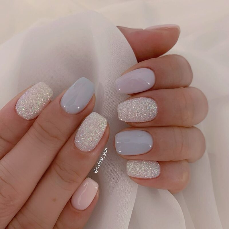 Unha de gel decorada: 5 ideais delicadas com glitter