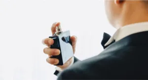 Os 6 perfumes masculinos importados mais vendidos no Brasil (e por que eles grudam na memória)