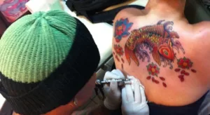 Tatuagem de carpa: significado e ideias para quem busca por um visual atemporal.