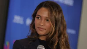 Rayssa Leal Brilha Além do Skate: Novo Ícone da Moda Internacional