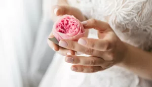 Esmalte Rosa Suave: A Escolha Perfeita para Noivas Modernas