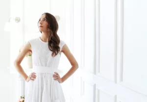 Vestido de noiva minimalista: sofisticação e elegância em cada detalhe