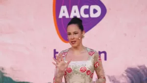 Silvia Abravanel encanta com look florido e sofisticado no Teleton 2024