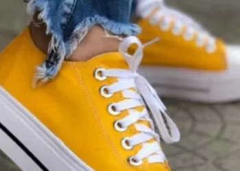 look tenis amarelo