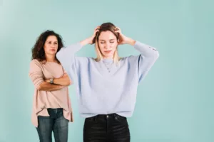 Mães ciumentas: o desafio das relações entre sogras e noras