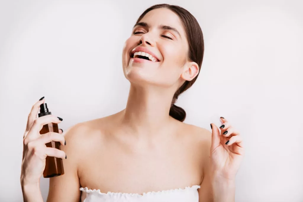 perfume feminino - Layering de perfumes: a tendência que transforma fragrâncias em experiências únicas