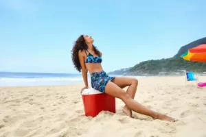 Riachuelo e Makai lançam coleção exclusiva com vibe praiana