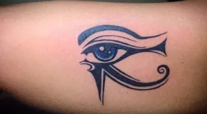 Tatuagem Olho de Hórus: Mistério, Proteção e Estilo em Alta