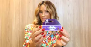 Carmed Açaí: Cimed e Oakberry se juntam para criar o hidratante labial mais brasileiro do ano