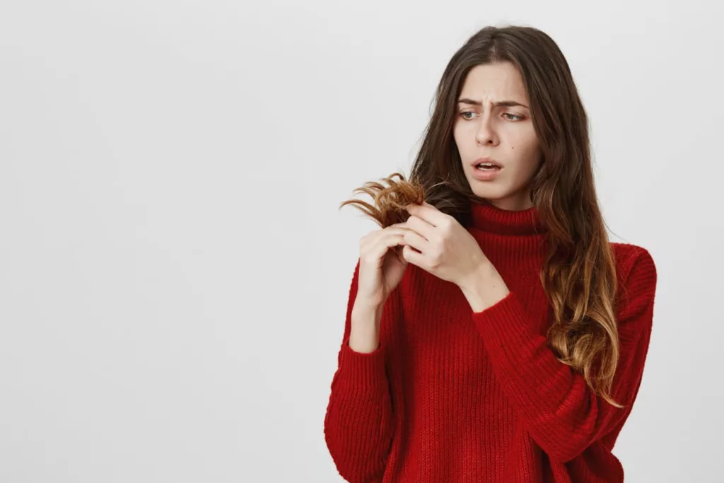 cabelo ressecado 1 - É Ruim Ficar com o Cabelo Molhado o Dia Inteiro? A Verdade Que Ninguém te Conta