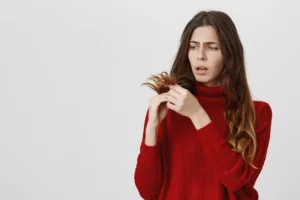 Cabelo Ressecado Depois da Tintura? 5 Passos Para Recuperar o Brilho Sem Perder a Cor