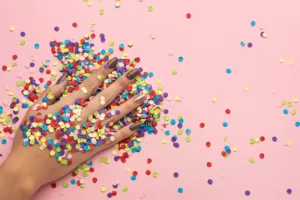 Esmaltes Perfeitos para o Carnaval 2025: As Cores e Efeitos Que São Pura Festa