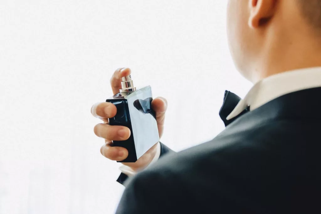 perfume.incenso - Você está aplicando perfume da forma certa? Descubra hábitos que sabotam sua fragrância