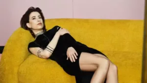 Arezzo revela Fernanda Torres como estrela da campanha de inverno 2025