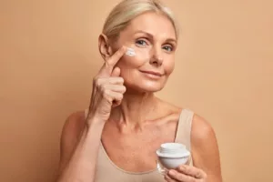 Cremes faciais para mulheres maduras: hidratação, firmeza e rejuvenescimento da pele