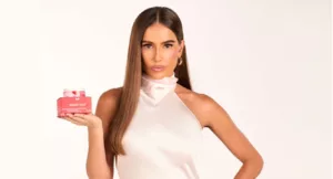 Deborah Secco apresenta linha de cuidados íntimos e celebra o autocuidado feminino