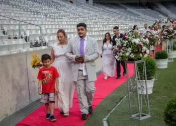Casamento coletivo na Ligga Arena (Foto: Sandra Lima/SMCS)