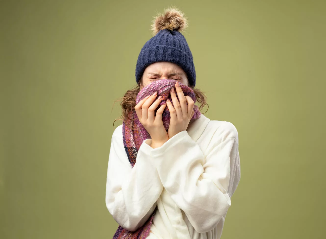 sentindo frio 1 - Por que Algumas Pessoas Sentem Mais Frio? Entenda Como a Sensação Térmica Age Diferente em Cada Corpo