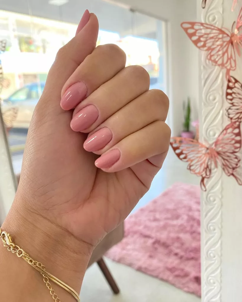 unha oval - Unhas elegantes: 3 formatos que fazem sucesso entre as mulheres