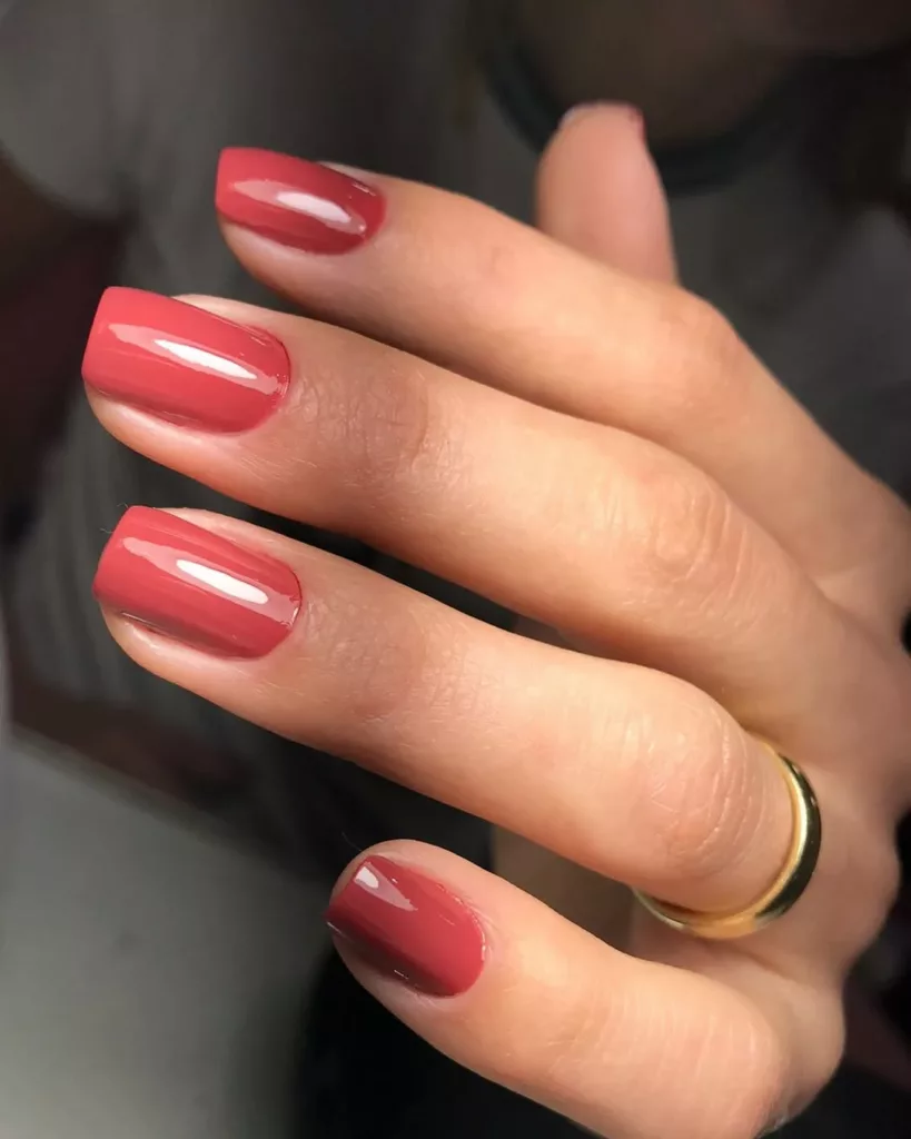 unhas tom rodaquei - Cores de esmalte que vão bombar neste outono: conheça as tonalidades que serão tendência absoluta