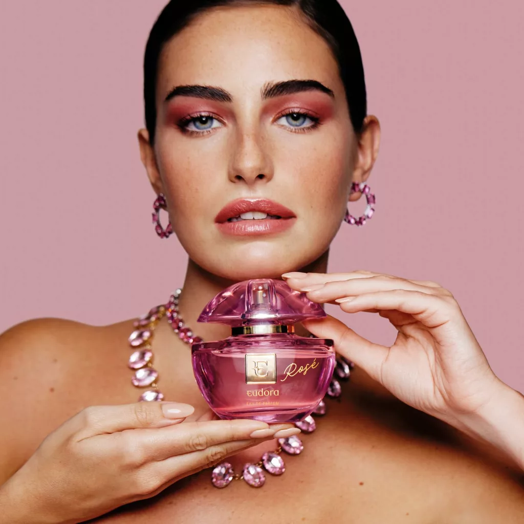 eudora rose - Perfumes frutados para o Dia das Mães: frescor e carinho em forma de fragrância