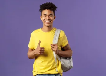 jovem 1 - 5 perfumes baratos para arrasar na escola e na faculdade