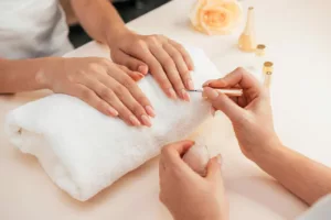 Nail slugging: o segredo coreano para cutículas saudáveis e unhas mais fortes