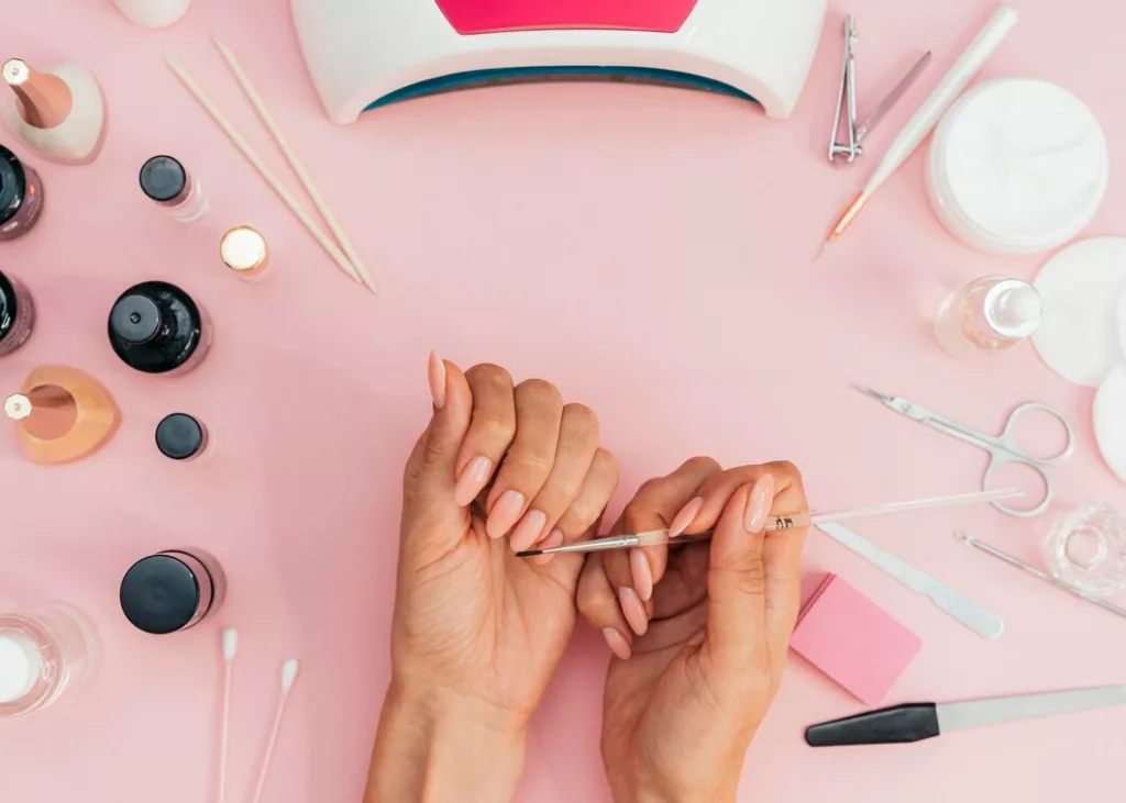 nail slugging 2 - Nail slugging: o segredo coreano para cutículas saudáveis e unhas mais fortes