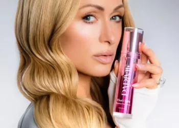 paris parivie - Paris Hilton lança Parívie: nova marca de cuidados com a pele que promete inovação e autoestima