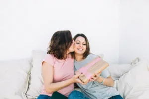Fragrâncias, maquiagem e kits especiais lideram o Dia das Mães e ditam tendências para 2025