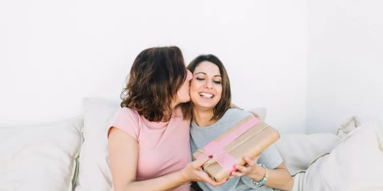 presente maes - Fragrâncias, maquiagem e kits especiais lideram o Dia das Mães e ditam tendências para 2025