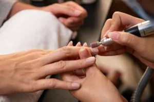 5 erros que você comete ao cuidar das suas unhas sem perceber