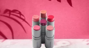 Stick Cor está de volta! Boca Rosa relança seu hit de maquiagem com nova cor e visual repaginado