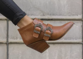 bota cano curto 1 - Look com bota de cano curto: como montar combinações estilosas e atuais